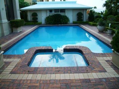 Jacuzzi54 - kert / udvar ötlet, modern stílusban