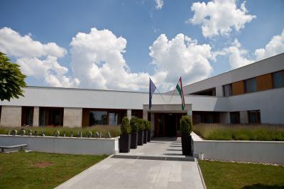 Az otthonosság igénye mentén - Idősek otthona - homlokzat ötlet, modern stílusban