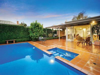 Jacuzzi68 - kert / udvar ötlet, modern stílusban