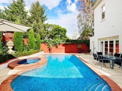 Jacuzzi82 - kert / udvar ötlet, modern stílusban