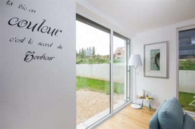 Nagyméretű ablak - nappali ötlet, modern stílusban