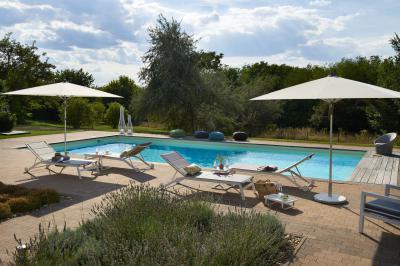 Modern napozóágyak - erkély / terasz ötlet, modern stílusban