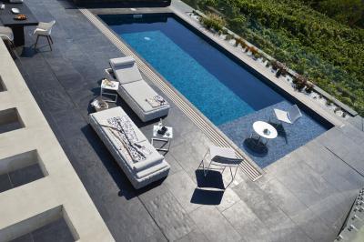 Fehér napozóágy - erkély / terasz ötlet, modern stílusban