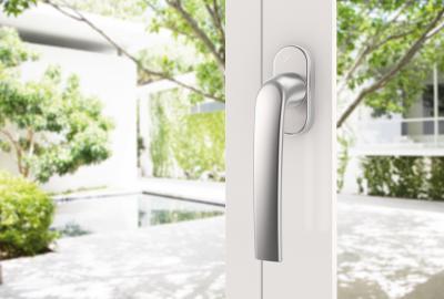 Modern ablak kilincs - nappali ötlet, modern stílusban