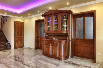 Tömörfa tálalószekrény - konyha / étkező ötlet, klasszikus stílusban