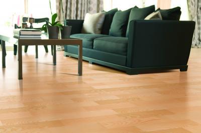 Készparketta a nappaliban - nappali ötlet, modern stílusban