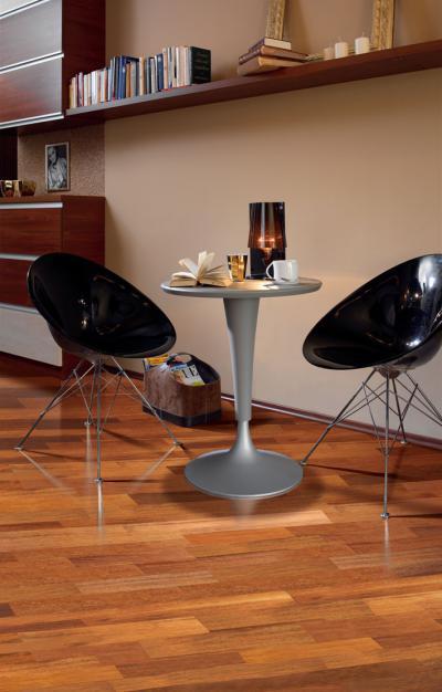 Modern nappali készparkettával - nappali ötlet, modern stílusban