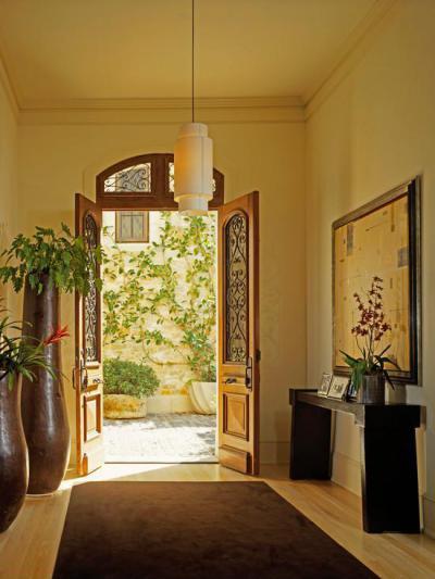 Nyitott ajtó - bejárat ötlet, mediterrán stílusban