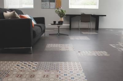 Változatos padlóburkolat - nappali ötlet, modern stílusban