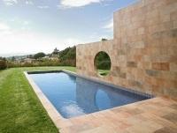 Kőhatású burkolat a teraszon - erkély / terasz ötlet, mediterrán stílusban