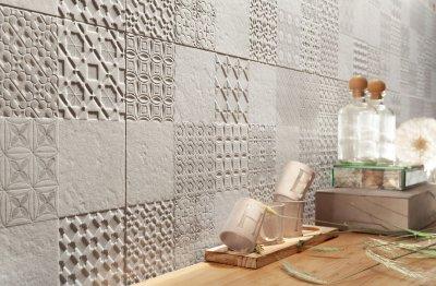 Nyomott mintás csempe - fürdő / WC ötlet, rusztikus stílusban