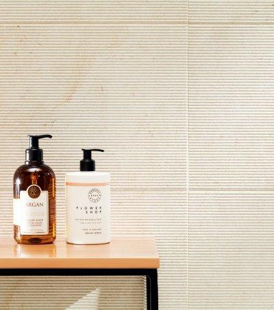 Fehér csempe - fürdő / WC ötlet, modern stílusban