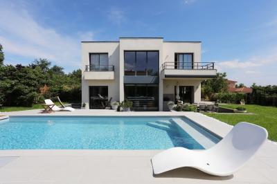 Kerti medence - medence / jakuzzi ötlet, modern stílusban