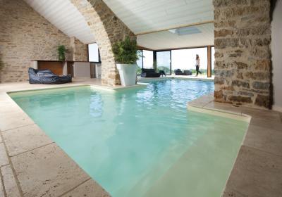 Beltéri medence - medence / jakuzzi ötlet, mediterrán stílusban