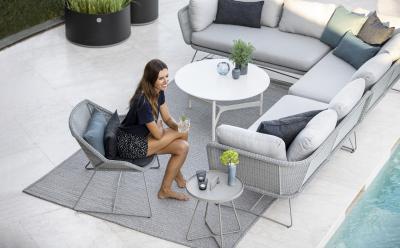 Világos színű kerti bútor - erkély / terasz ötlet, modern stílusban