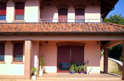 Esztétikus aluredőny - homlokzat ötlet, mediterrán stílusban