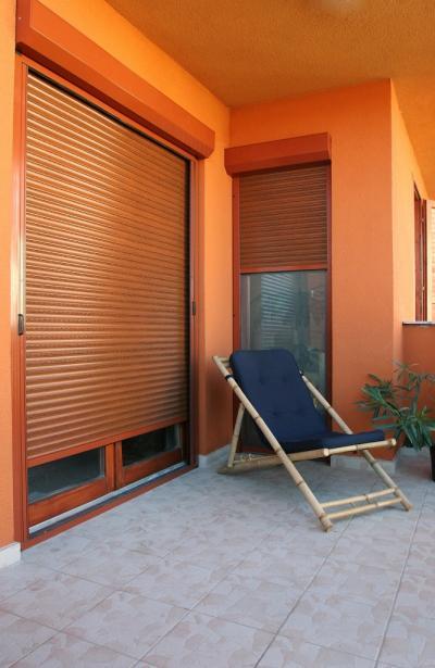 Külső tokos aluredőny - erkély / terasz ötlet, modern stílusban