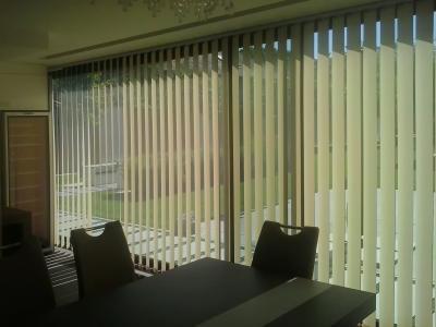 Szalagfüggöny az irodában - dolgozószoba ötlet, modern stílusban