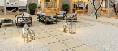 Világos teraszburkolat - erkély / terasz ötlet