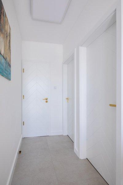 Pascal Pure White nyíló beltéri ajtó, festett fehér - előszoba ötlet, modern stílusban