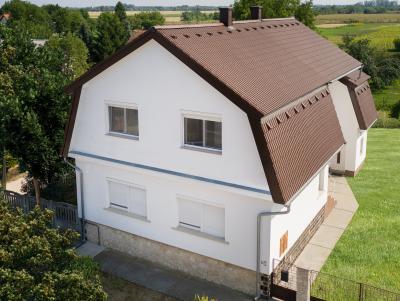 Barna színű beton tetőcserép - tető ötlet