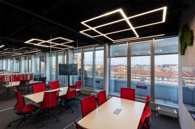 Irodai tárgyaló LED világítása - dolgozószoba ötlet, modern stílusban