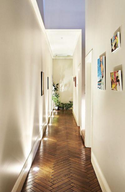 Meleg burkolat - parketta2 - előszoba ötlet