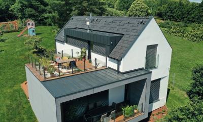 Antracit tetőcserép lakóházon - tető ötlet, modern stílusban