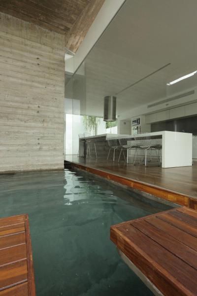 Nappaliba érő medence - konyha / étkező ötlet