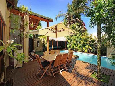 Medencék a ház körül 49 - medence / jakuzzi ötlet, modern stílusban