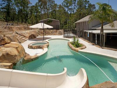 Medencék a ház körül 52 - medence / jakuzzi ötlet, modern stílusban