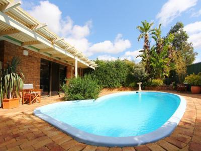 Medencék a ház körül 56 - medence / jakuzzi ötlet, modern stílusban