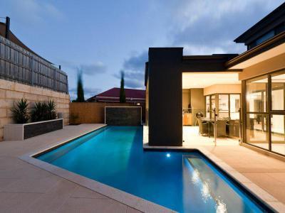 Medencék a ház körül 62 - medence / jakuzzi ötlet, modern stílusban