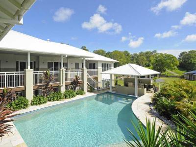 Medencék a ház körül 71 - medence / jakuzzi ötlet, modern stílusban