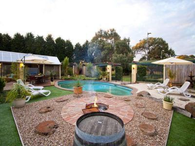 Medencék a ház körül 73 - medence / jakuzzi ötlet, modern stílusban