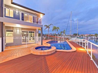 Medencék a ház körül 77 - medence / jakuzzi ötlet, modern stílusban