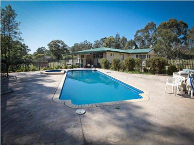 Medencék a ház körül 86 - medence / jakuzzi ötlet, modern stílusban