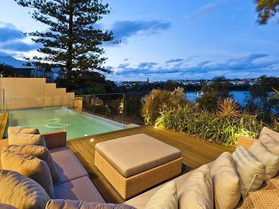 Medencék a ház körül 89 - medence / jakuzzi ötlet, modern stílusban