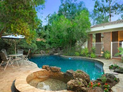 Medencék a ház körül 95 - medence / jakuzzi ötlet, modern stílusban