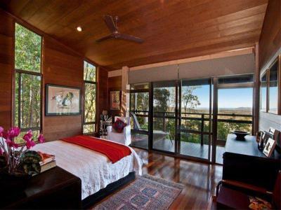 Fával burkolva - háló ötlet, modern stílusban