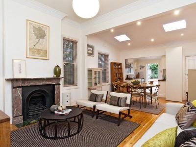 Kandallós házak43 - nappali ötlet, modern stílusban