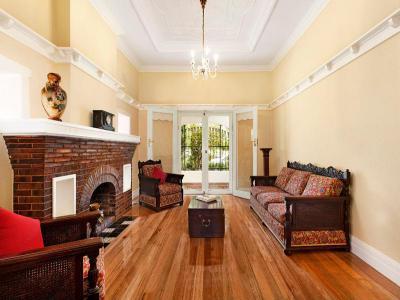 Kandallós házak53 - nappali ötlet, klasszikus stílusban