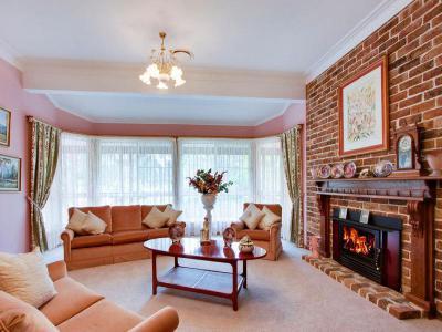 Kandallós házak80 - nappali ötlet, modern stílusban