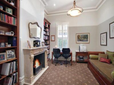 Kandallós házak86 - nappali ötlet, klasszikus stílusban