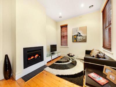 Kandallós házak34 - nappali ötlet, modern stílusban