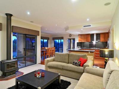 Kandallós házak37 - nappali ötlet, modern stílusban