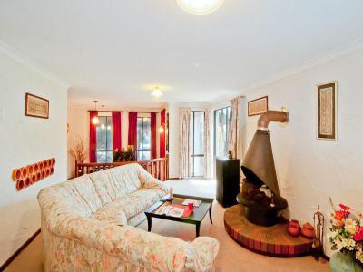 Nem mindennapi kandalló megoldás - nappali ötlet, modern stílusban