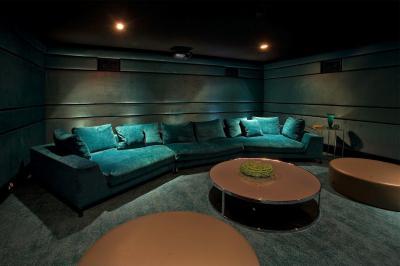 Retro mozi - nappali ötlet, modern stílusban