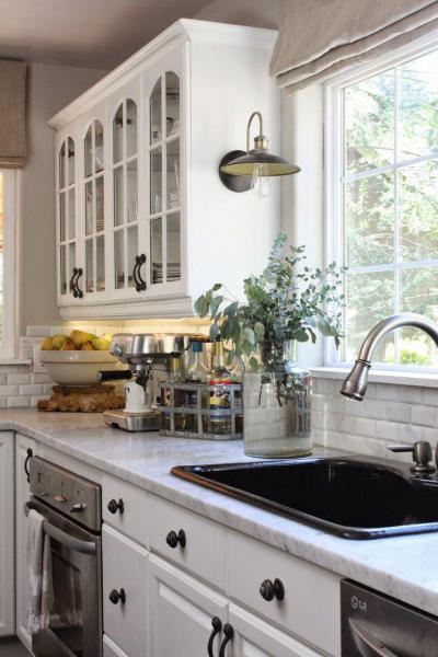 Márványos fehérség  - konyha / étkező ötlet, klasszikus stílusban