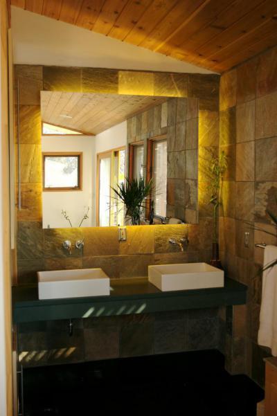 Kőburkolatos fürdő - fürdő / WC ötlet, mediterrán stílusban